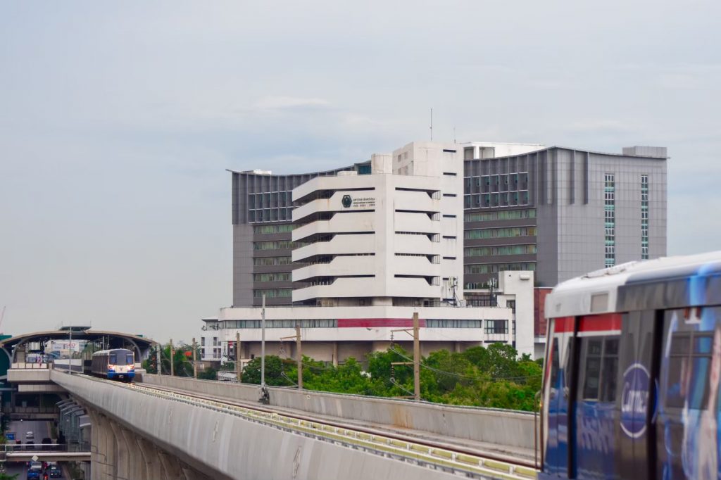 sky train หน้ามหาวิทยาลัยศรีปทุม, SPU, สถานีบางบัว, มหาวิทยาลัยศรีปทุม, DKESPU